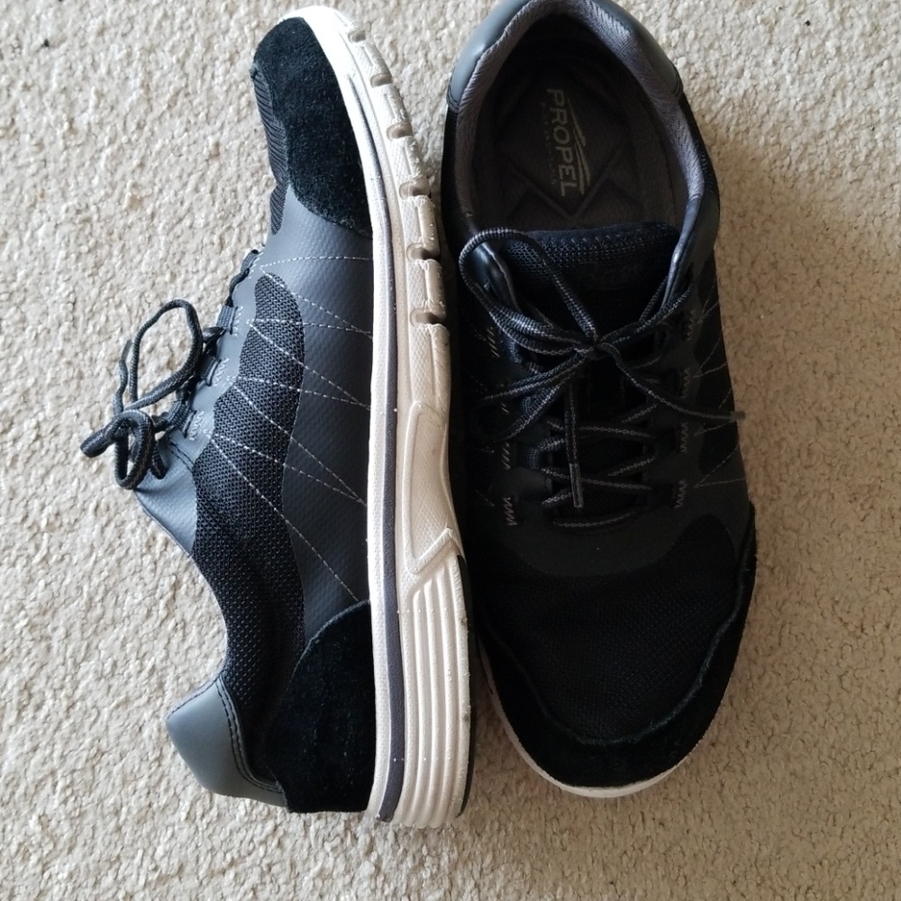 Like new Black shoes with white bottom